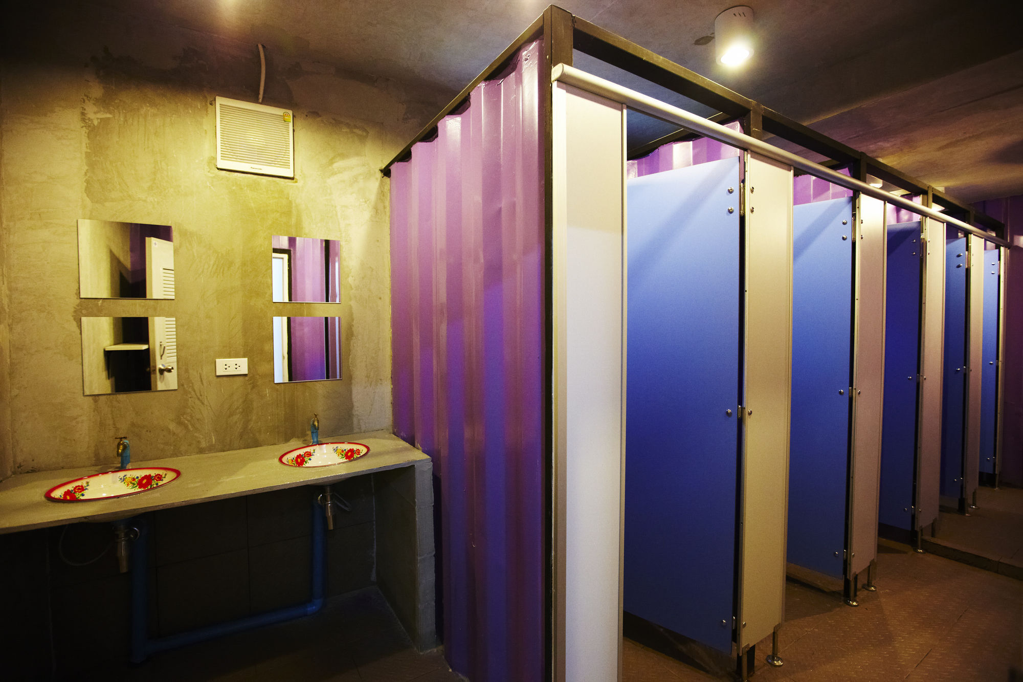 Wh Hostel Бангкок Экстерьер фото